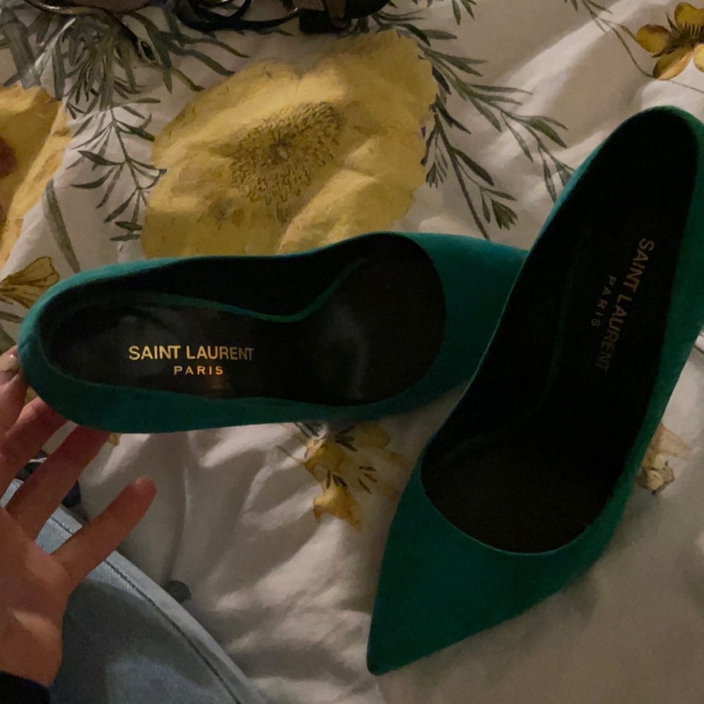 Yves Saint Laurent green heel made lightl worn
